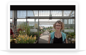 un ordinateur avec une image dans l'écran